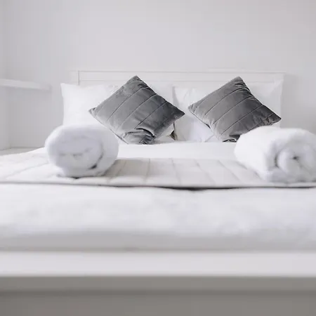 Gadbridge - 3 Bedroom House, Parking And Garden!