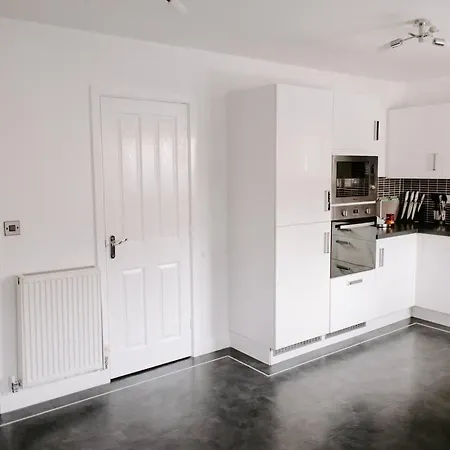 Gadbridge - 3 Bedroom House, Parking And Garden! Holiday home *