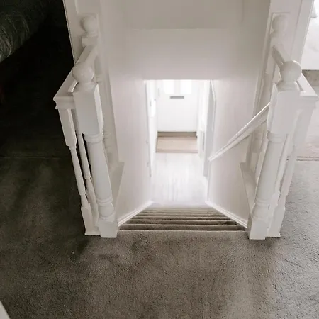 펜션 Gadbridge - 3 Bedroom House, Parking And Garden! *