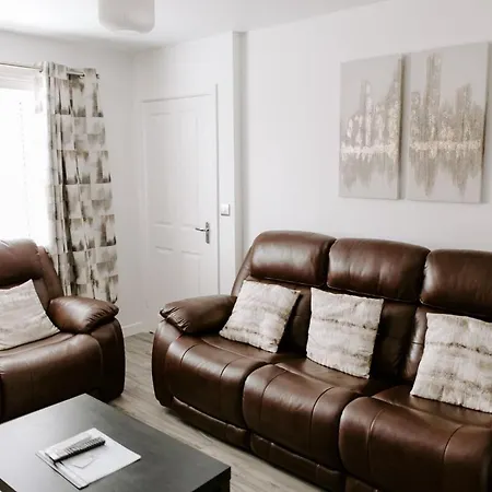 Renovated 3-bed, 3-bath With Garden * Thornaby on Tees