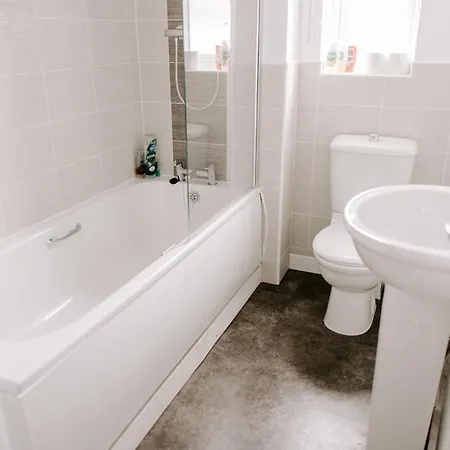 Renovated 3-bed, 3-bath With Garden Thornaby on Tees