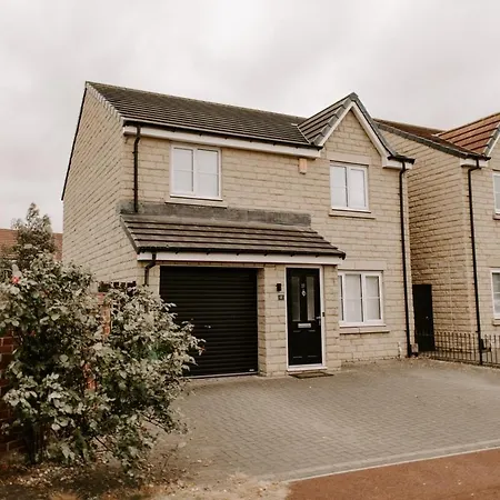 Renovated 3-bed, 3-bath With Garden * Thornaby on Tees