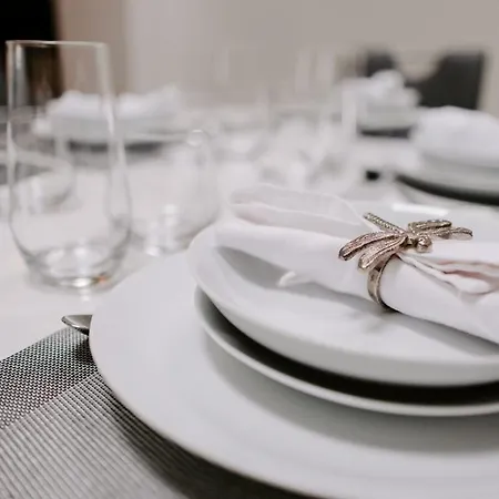 Gadbridge - 3 Bedroom House, Parking And Garden!