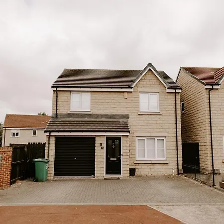 Renovated 3-bed, 3-bath With Garden בית נופש Thornaby on Tees