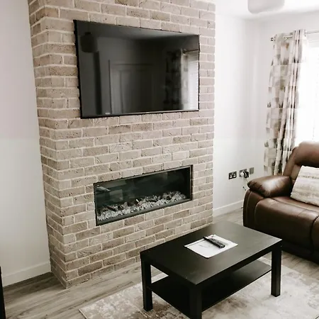 Holiday home Gadbridge - 3 Bedroom House, Parking And Garden!
